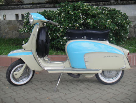 Lambretta LI Special in Dark Ivory and Ribbon Blue