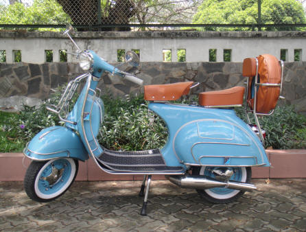 Vespa VBB Standard 150 in Light Blue