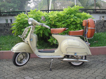 Vespa VBB 150 in Dark Ivory