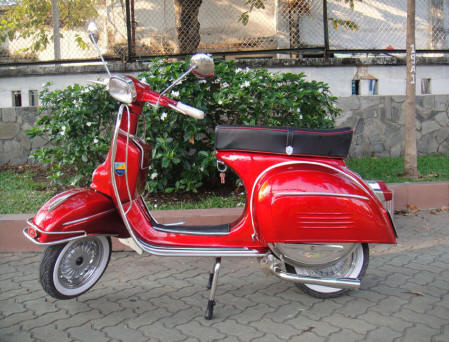 Vespa Super Sport 180 in Red