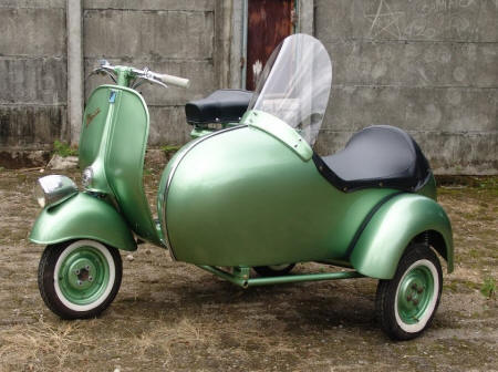 Vespa Faro Basso in Green with Sidecar