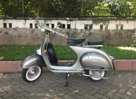 Vespa VBB 150 in Gray Silver