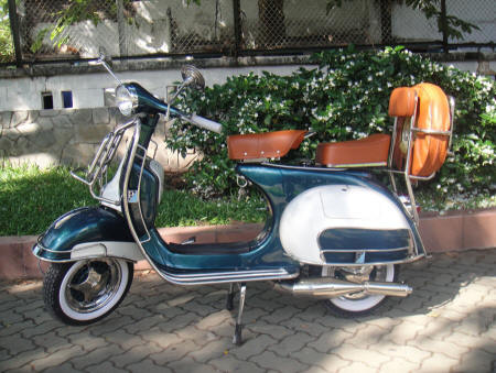Vespa VBB in Dark Cyan and White