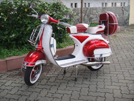Vespa VBB 150 in White and Red