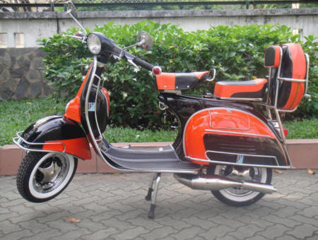 Vespa VBC 150 in Black and Orange