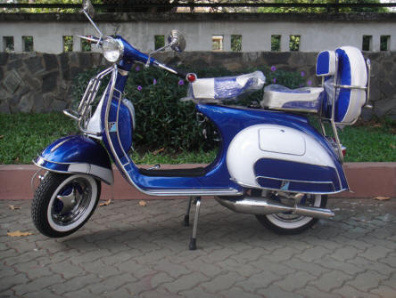 Vespa VBB 150 in Dark Cobalt Blue and White