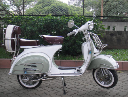 Vespa VBB Standard 150 in White and Iceplant Green