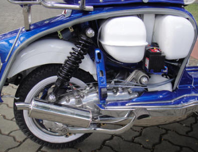Lambretta LI Special Blue and White MOD Target