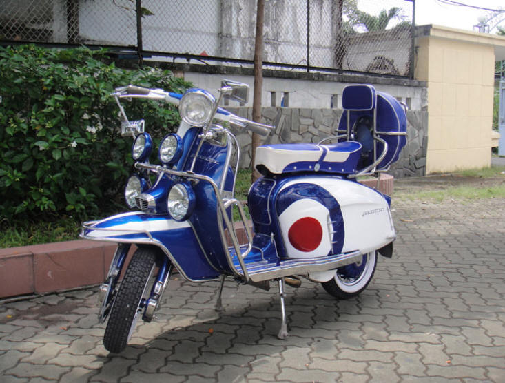 Lambretta LI Special Blue and White MOD Target