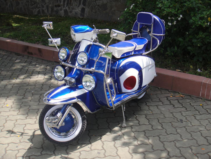Lambretta LI Special Blue and White MOD Target