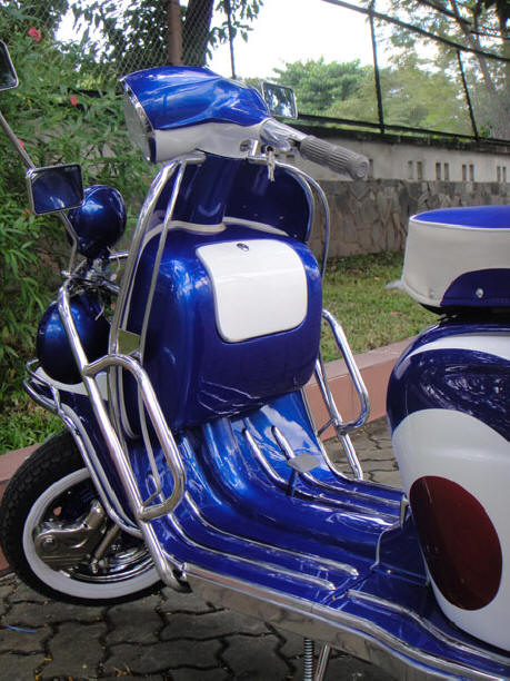 Lambretta LI Special Blue and White MOD Target