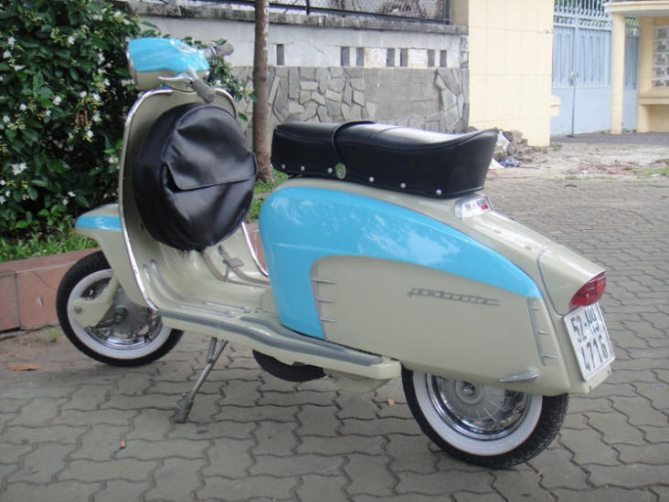 Lambretta LI Special Dark Ivory and Ribbon Blue