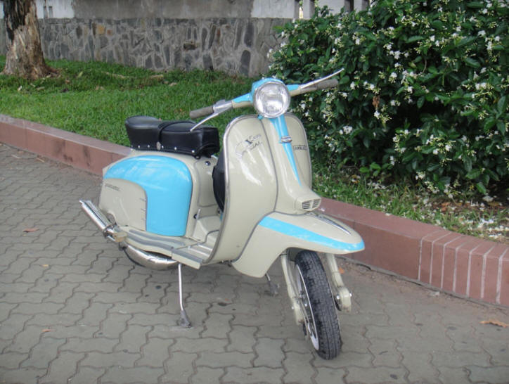 Lambretta LI Special Dark Ivory and Ribbon Blue