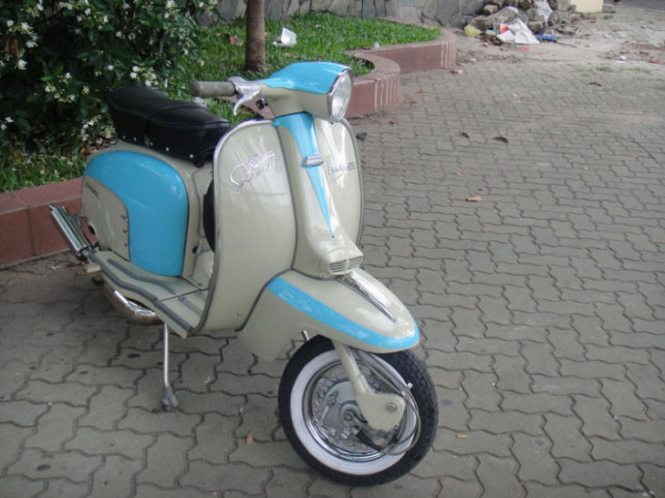 Lambretta LI Special Dark Ivory and Ribbon Blue