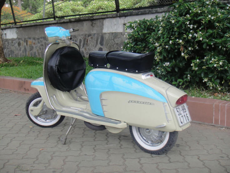 Lambretta LI Special Dark Ivory and Ribbon Blue