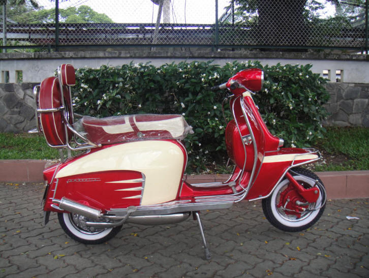 Lambretta LI Special Red and Ivory