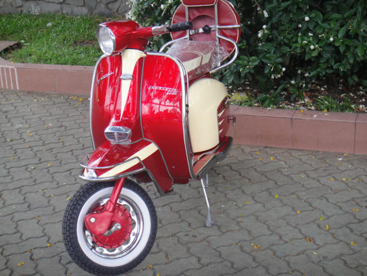 Lambretta LI Special Red and Ivory