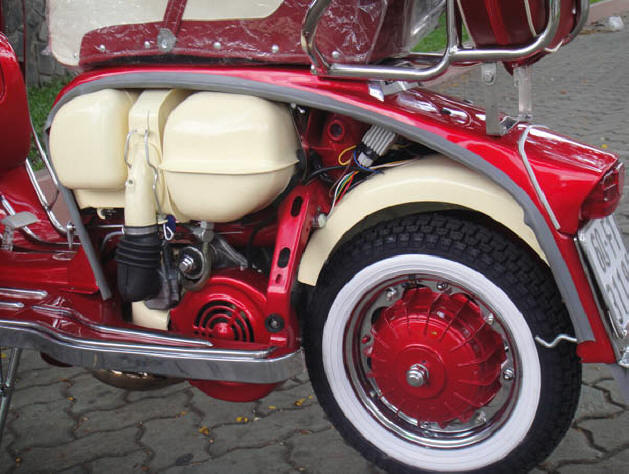 Lambretta LI Special Red and Ivory