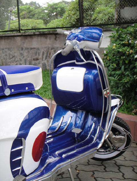 Lambretta LI Special Blue and White MOD Target