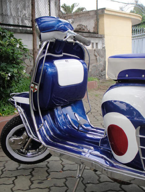 Lambretta LI Special Blue and White MOD Target