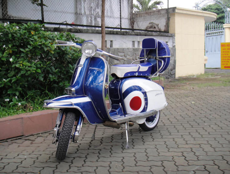 Lambretta LI Special Blue and White MOD Target