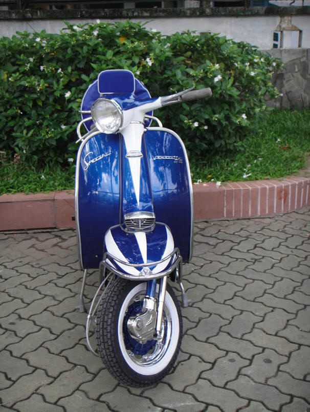 Lambretta LI Special Blue and White MOD Target