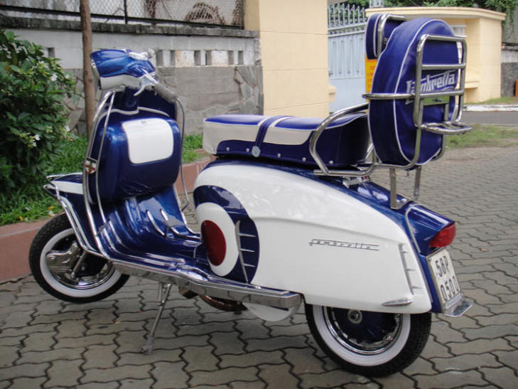 Lambretta LI Special Blue and White MOD Target