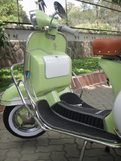 Vespa VBB Linden Green and White