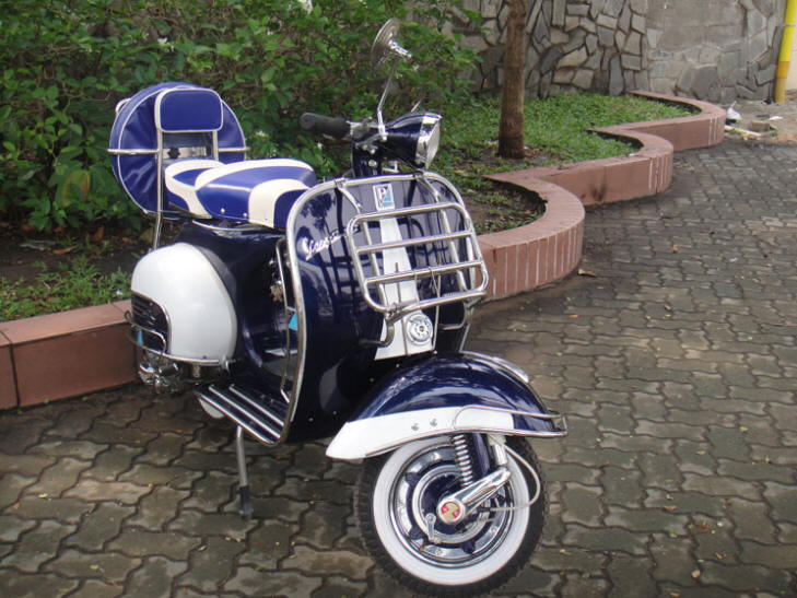 Vespa VBB Steel Blue and White