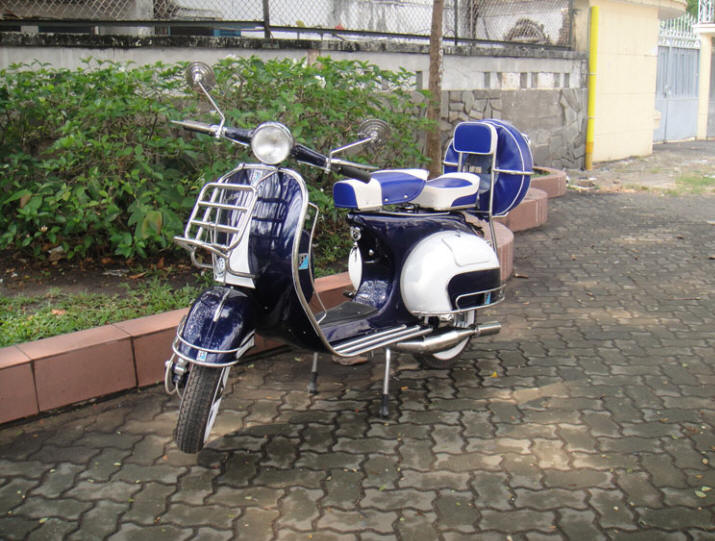 Vespa VBB Steel Blue and White