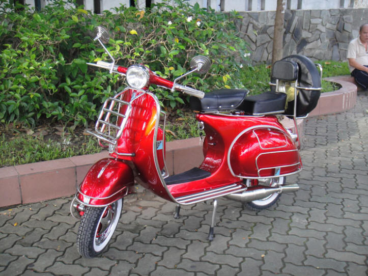 Vespa VBB Traffic Red