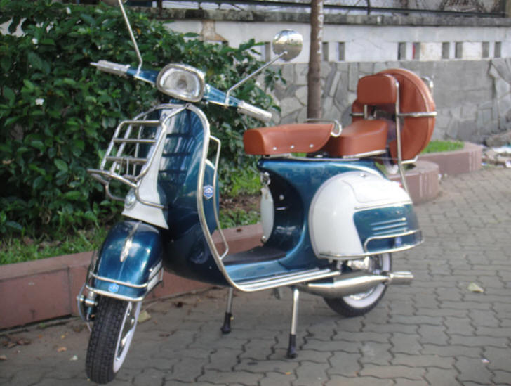 Vespa VLB Green Blue and White