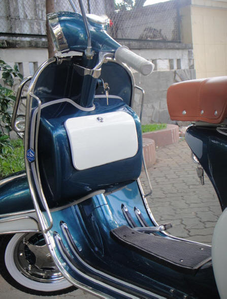Vespa VLB Green Blue and White