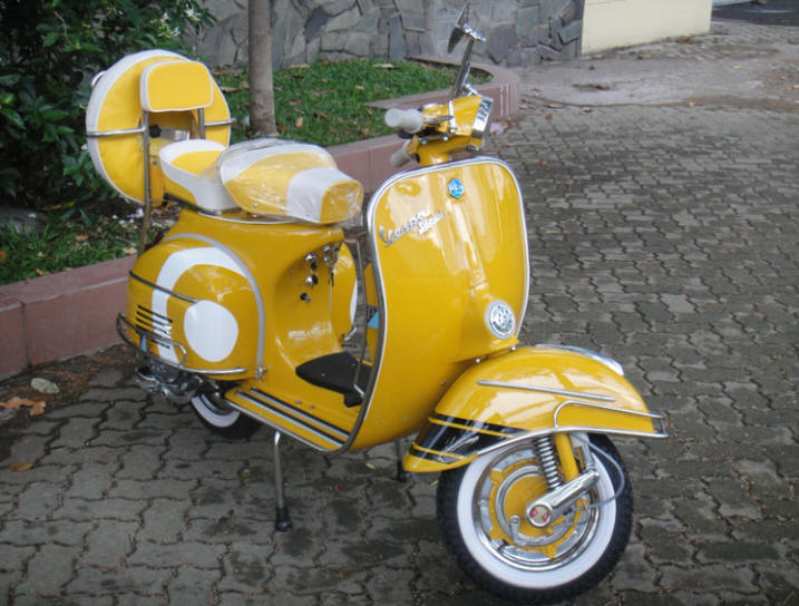 Vespa VLB Yellow and White MOD Target