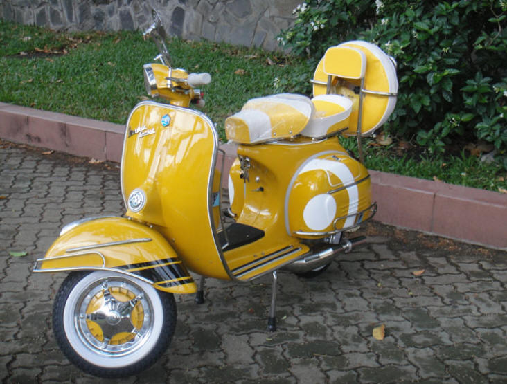 Vespa VLB Yellow and White MOD Target