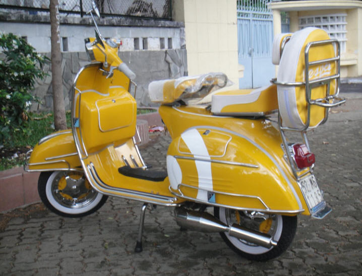 Vespa VLB Yellow and White MOD Target