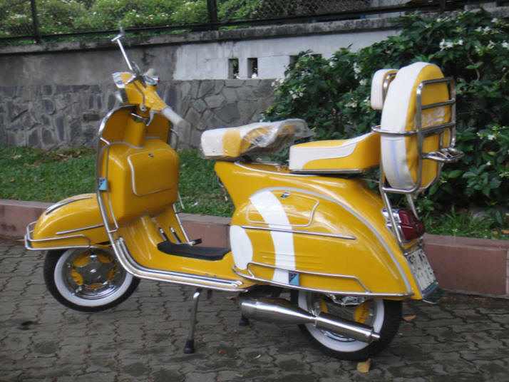 Vespa VLB Yellow and White MOD Target