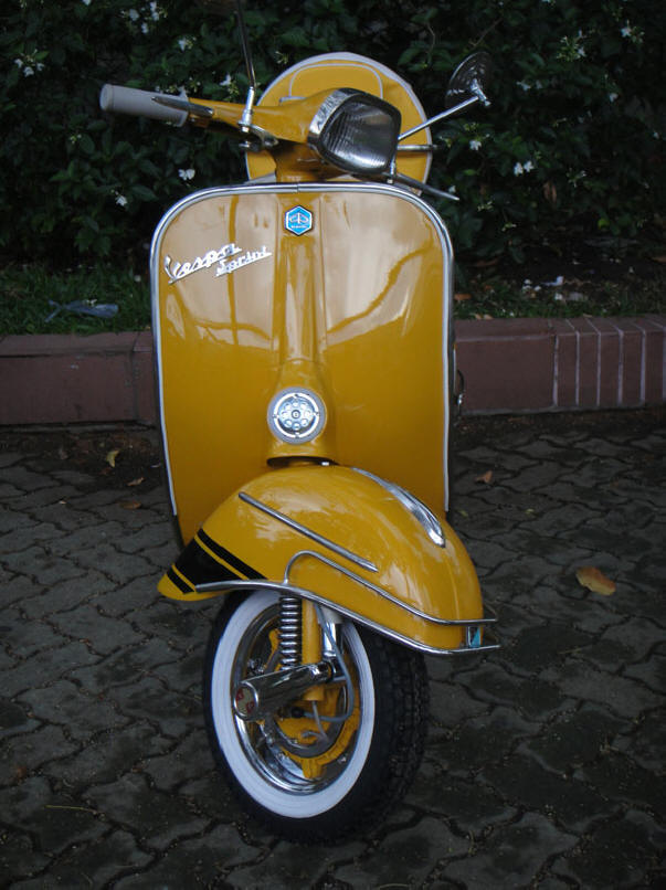 Vespa VLB Yellow and White MOD Target