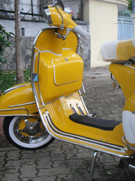 Vespa VLB Yellow and White MOD Target