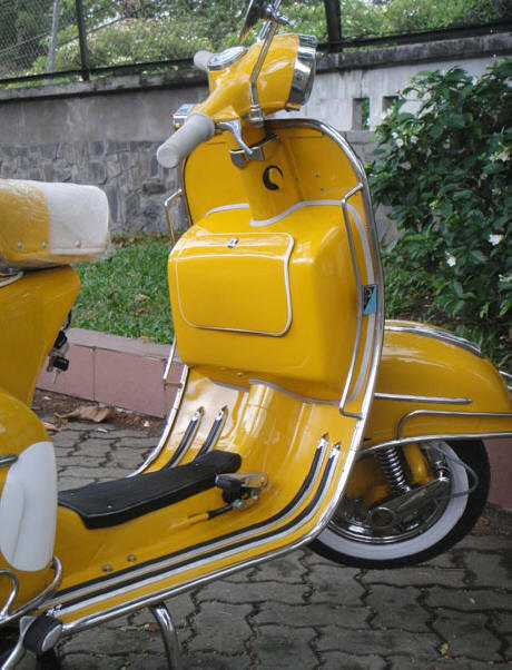 Vespa VLB Yellow and White MOD Target