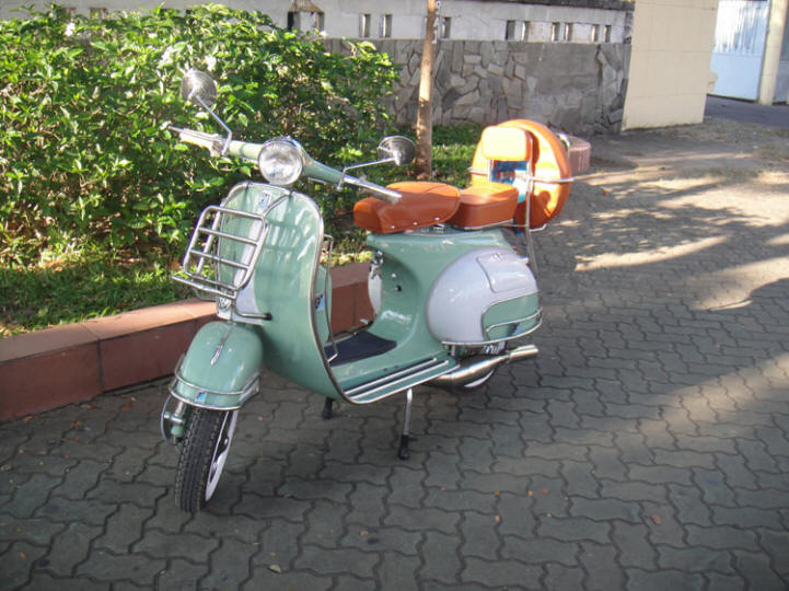 Vespa VBB Turquoise Blue and White