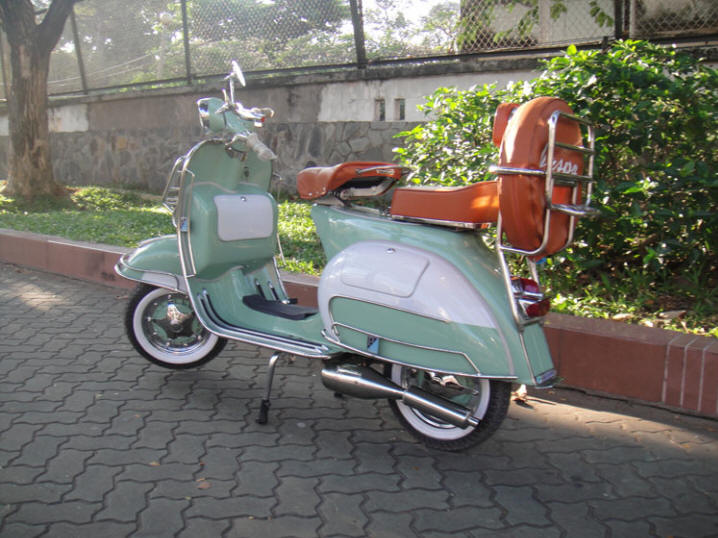 Vespa VBB Turquoise Blue and White