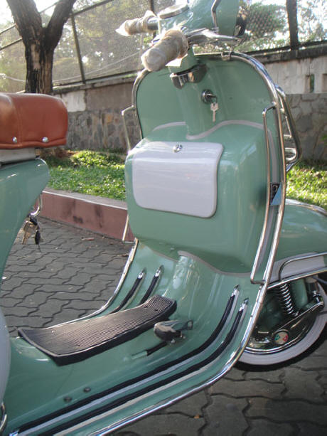 Vespa VBB Turquoise Blue and White