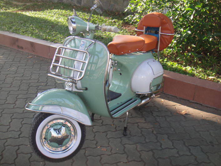 Vespa VBB Turquoise Blue and White