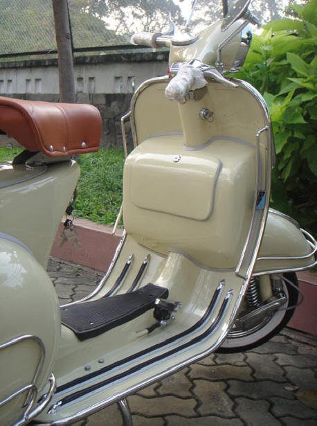 Vespa VBB Dark Ivory