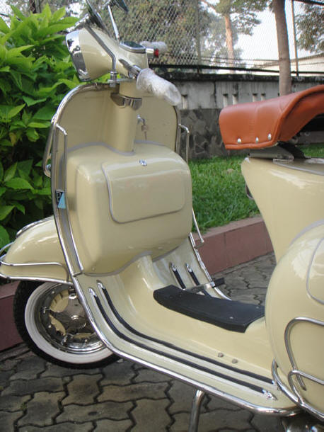 Vespa VBB Dark Ivory