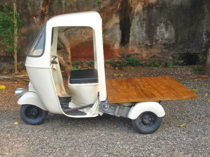 Vespa APE in Cream