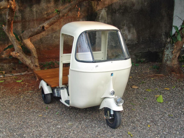 Vespa APE in Cream