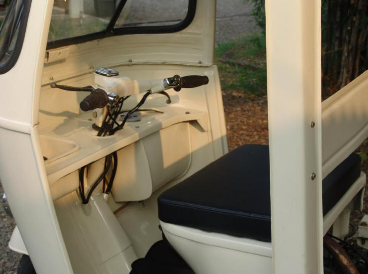 Vespa APE in Cream