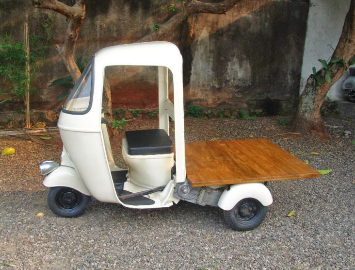 Vespa APE in Cream